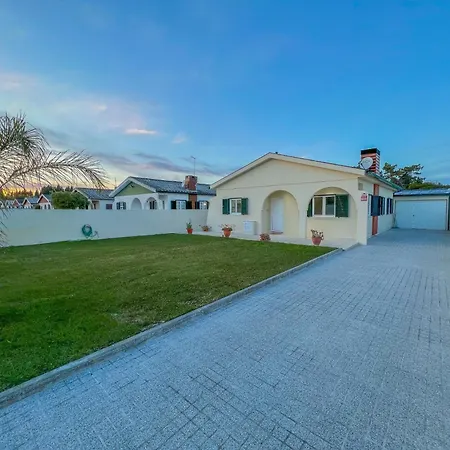 Maison Familiale - *